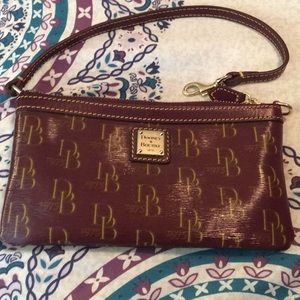 Dooney&Bourke 1975 wristlet